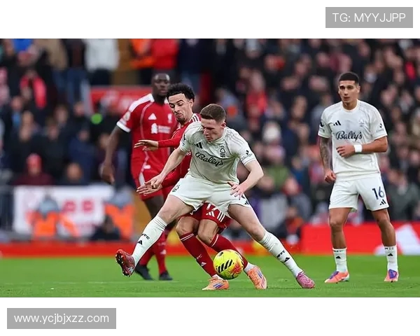 利物浦与曼城激战正酣比分悬念迭起引发球迷热议 利物浦与曼城激战正酣比分悬念迭起引发球迷热议