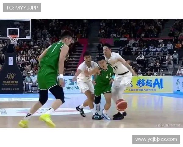 广东男篮与四川男篮激战正酣谁能在这场对决中笑到最后